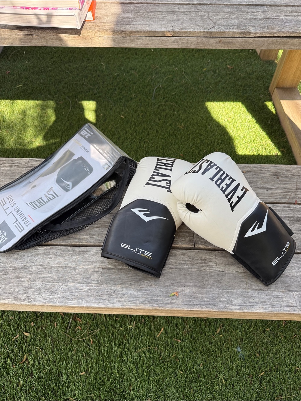 Everlast Toiletry Bag with White and Black Boxing Glove Design